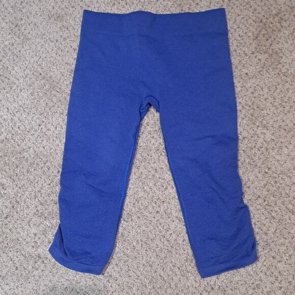 IVIVVA LULULEMON stretch workout shorts, size 14 (girls) - Picture 1 of 3